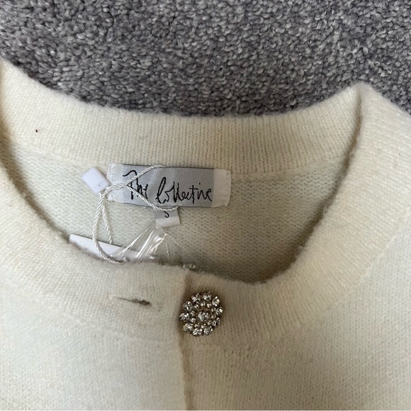 Brand New Junee The Collective Off white flower button Cardigan size Small - Picture 5 of 6